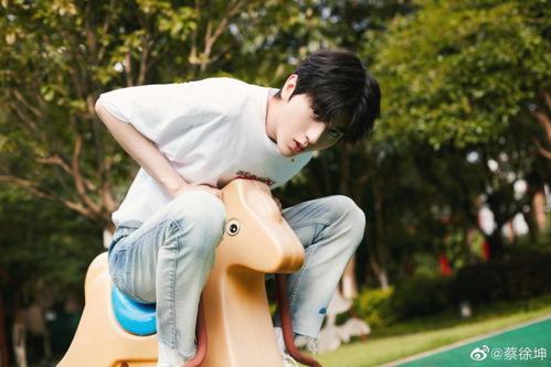 蔡徐坤娱乐吃瓜图片