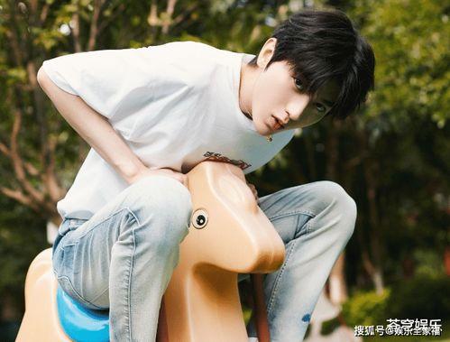 蔡徐坤娱乐吃瓜图片  第2张